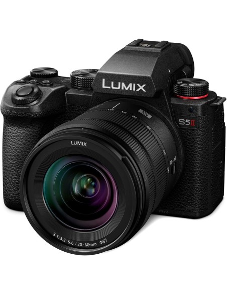 Panasonic Lumix S5 II con obiettivo 20-60mm f/3.5-5.6