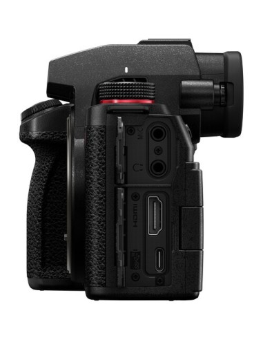 Panasonic Lumix S5 II con obiettivo 20-60mm f/3.5-5.6