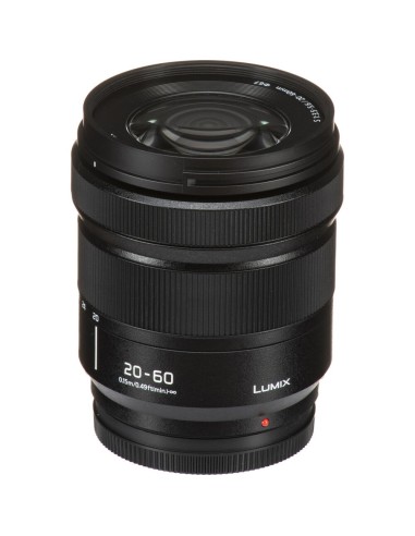 Panasonic Lumix S5 II con obiettivo 20-60mm f/3.5-5.6